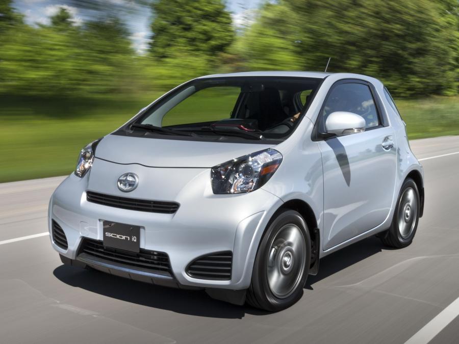  Scion iQ 10 Series 2013 года  (фото 7 из 11)